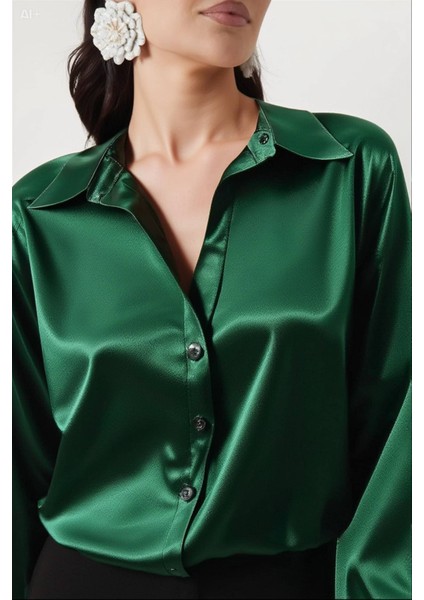 Kadın Zümrüt Yeşili Hafif Dökümlü Saten Yüzeyli Gömlek HZL22W-BD139641 fırsatları
