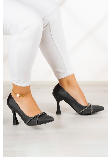 Abby Siyah Saten Burma Taşlı Sivri Burun Kadeh Topuklu Abiye Ayakkabı modelleri
