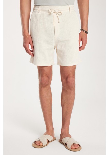 Erkek Regular Rahat Kesim Beli Lastikli ve Kordonlu Yandan Cepli Bej Bermuda Şort