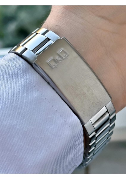 Erkek Gümüş Rakamlı Siyah Kadran Tarih Göstergeli Analog Saat modelleri