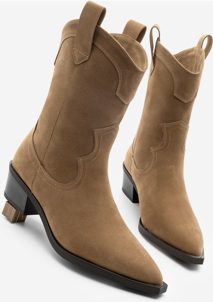 Kadın Sivri Burun Dikiş Detaylı Western Bot Voleta Taba Süet