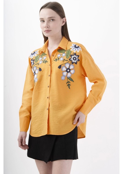 Beyaz Mavi Çiçekli Turuncu Kadın Gömlek
