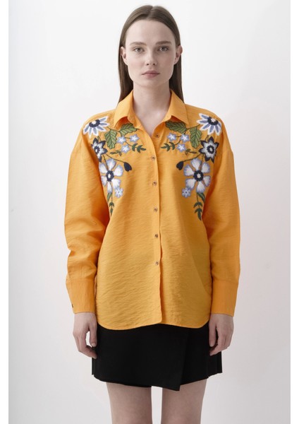 Beyaz Mavi Çiçekli Turuncu Kadın Gömlek fiyatları