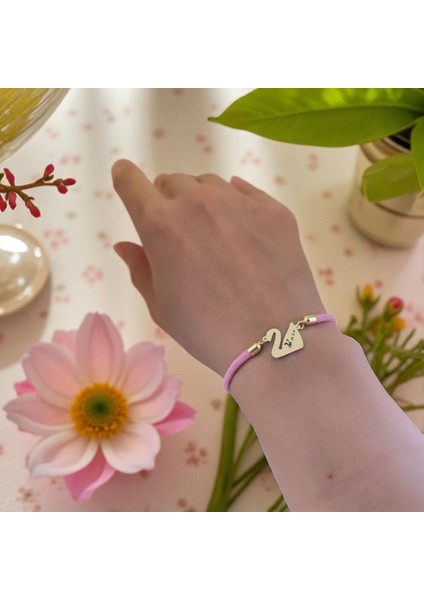 14 Ayar Altın Plakalı Buse Ismine Özel Pembe Örgülü Kuğu Kuşu Motifli Hediye BILEKLIK-609ISIM