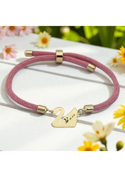 14 Ayar Altın Plakalı Buse Ismine Özel Pembe Örgülü Kuğu Kuşu Motifli Hediye BILEKLIK-609ISIM fiyatları