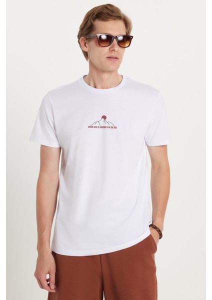 Erkek Slim Fit Dar Kesim %100 Pamuk Yumuşak Dokulu Baskılı Beyaz Bisiklet Yaka Tişört fırsatları
