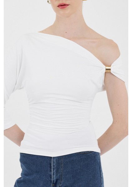 Ekru Omuz Aksesuar Detaylı Yarım Kol Bluz 2490 fırsatları