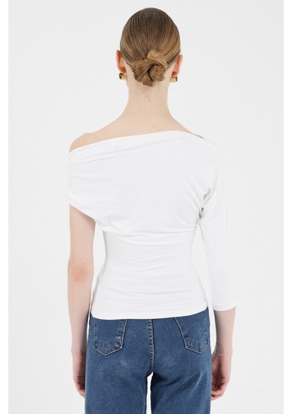 Ekru Omuz Aksesuar Detaylı Yarım Kol Bluz 2490 indirimleri