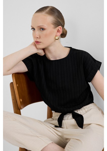 Siyah Ön Bağlama Detaylı Bluz 8071A