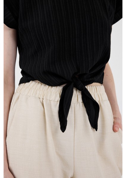 Siyah Ön Bağlama Detaylı Bluz 8071A fırsatları