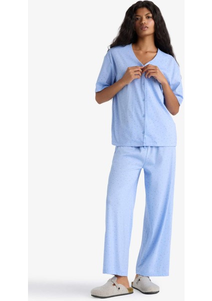 Pijama Takımı Regular Fit V Yaka Düğmeli Kısa Kollu Üst Uzun Alt-Fall in Love F7548AX25AU