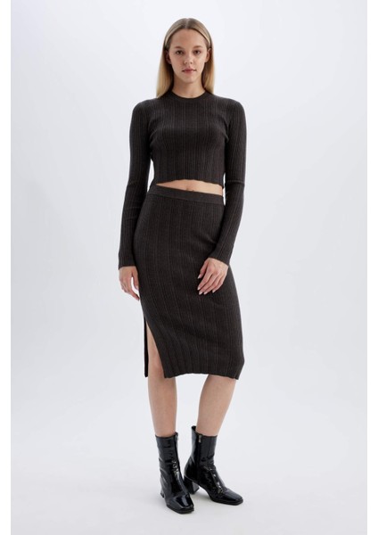 Coool Slim Fit Dar Kesim Basic Düz Yırtmaçlı Triko Midi Etek fiyatları