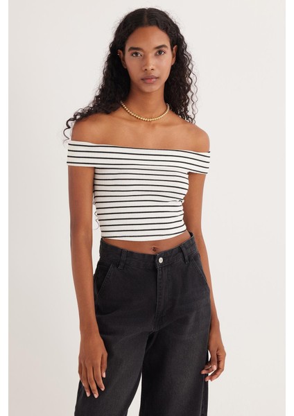 Kadın Slim Fit Dar Kesim Çizgili Straplez Bluz fiyatları