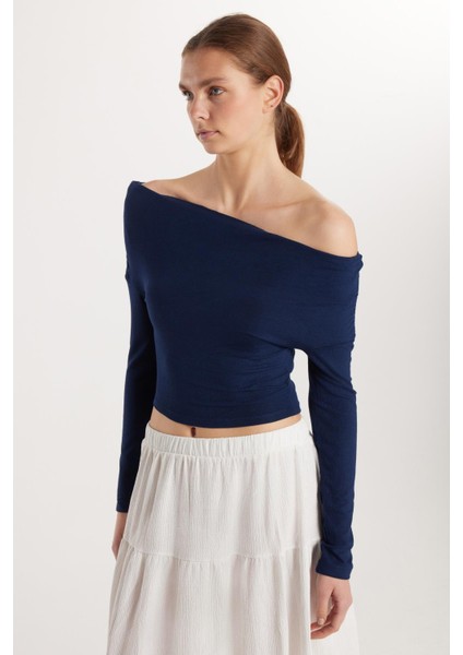 Kadın Slim Fit Dar Kesim Kayık Yaka Viskon Lacivert Bluz fiyatları