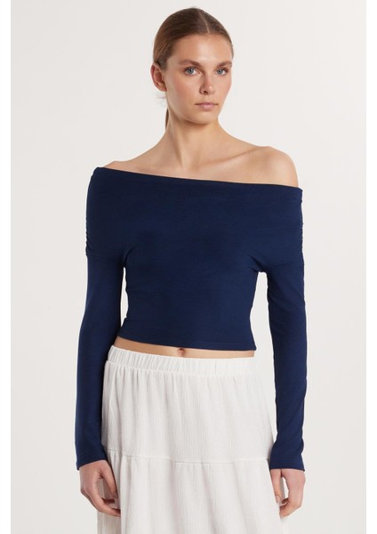 Kadın Slim Fit Dar Kesim Kayık Yaka Viskon Lacivert Bluz fırsatları