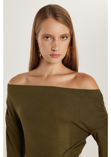 Kadın Slim Fit Dar Kesim Kayık Yaka Viskon Yeşil Bluz fiyatları