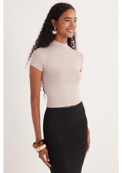 Kadın Slim Fit Dar Kesim Viskon Kumaş Yarım Balıkçı Yaka Vizon Bluz fiyatları