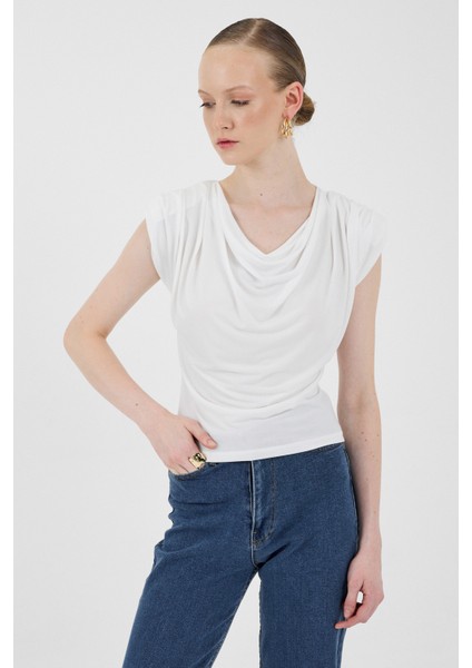 Ekru Vatkalı Degaje Yaka Bluz 2509 fırsatları