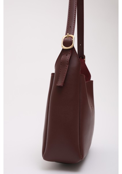 Bordo SHK158 Suni Deri Tek Bölmeli Askılı Çıtçıtlı Çapraz Kol ve Omuz Çantası fırsatları