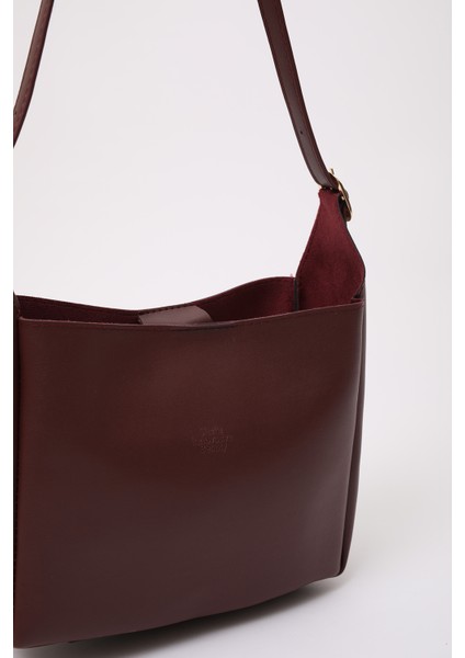 Bordo SHK158 Suni Deri Tek Bölmeli Askılı Çıtçıtlı Çapraz Kol ve Omuz Çantası indirimleri