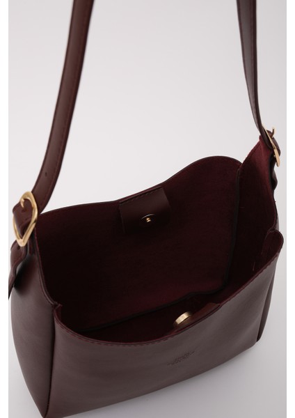 Bordo SHK158 Suni Deri Tek Bölmeli Askılı Çıtçıtlı Çapraz Kol ve Omuz Çantası