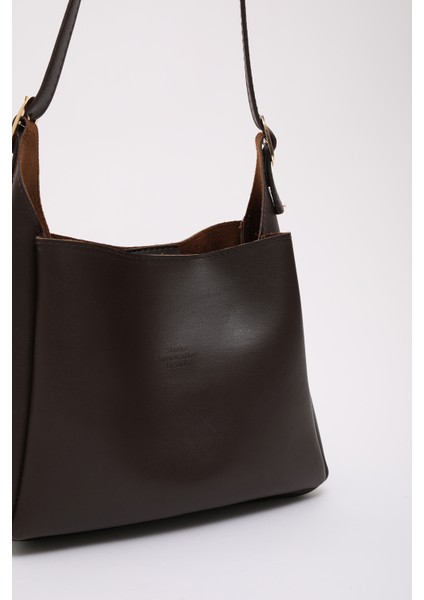 Kahve Rengi SHK158 Suni Deri Tek Bölmeli Askılı Çıtçıtlı Çapraz Kol ve Omuz Çantası indirimleri