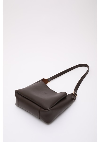 Kahve Rengi SHK158 Suni Deri Tek Bölmeli Askılı Çıtçıtlı Çapraz Kol ve Omuz Çantası