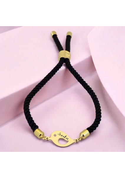 Seda Ismine Özel Siyah Örgülü Sevgi Kuşu Motifli 14 Ayar Altın Plakalı Hediye BILEKLIK-610ISIM
