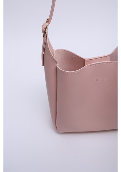 Pudra SHK158 Suni Deri Tek Bölmeli Askılı Çıtçıtlı Çapraz Kol ve Omuz Çantası