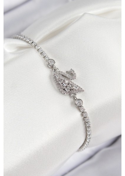 Pirinç Zirkon Taşlı Kuğu Model Gümüş Renk Kadın Bileklik - TJ-BB7690