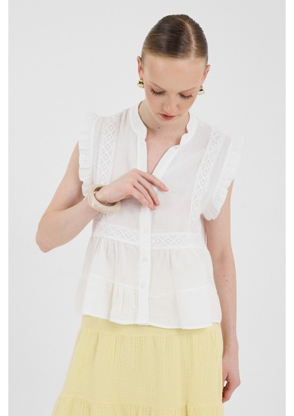 Beyaz Fırfır Kollu Dantel Detaylı %100 Pamuk Müslin Bluz 8039A fiyatları
