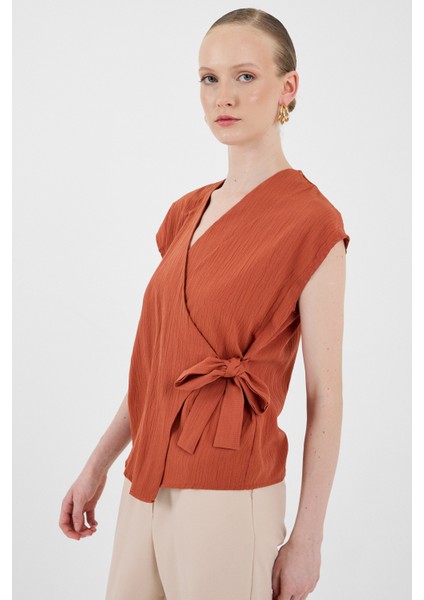 Kiremit Kruvaze Yaka Bağlama Detaylı Bluz 8025A