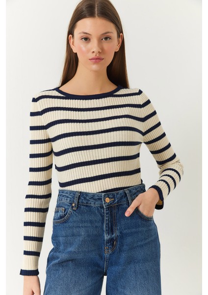 Kadın Çizgili Kazak