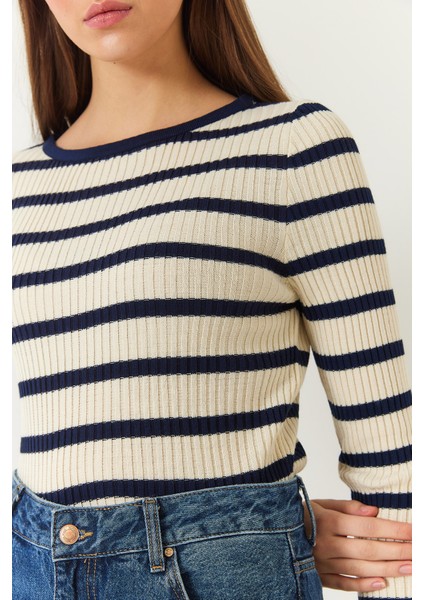 Kadın Çizgili Kazak fırsatları