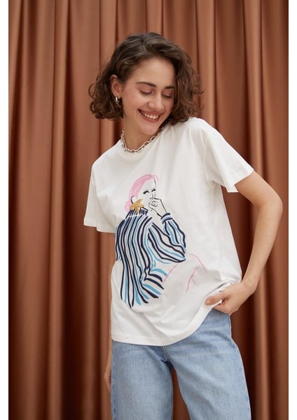 Kadın Baskı Detay Tişört Ekru
