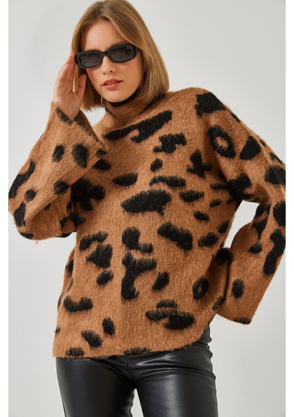 Kadın Yarım Balıkçı Yaka Desenli Triko Kazak