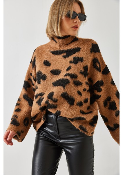 Kadın Yarım Balıkçı Yaka Desenli Triko Kazak fırsatları