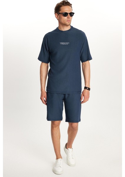 Erkek Standart Fit Pamuklu Jakarlı Baskılı Bisiklet Yaka Beli Bağcıklı Lacivert Şort Takım