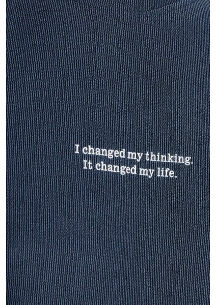 Erkek Standart Fit Pamuklu Jakarlı Baskılı Bisiklet Yaka Beli Bağcıklı Lacivert Şort Takım modelleri