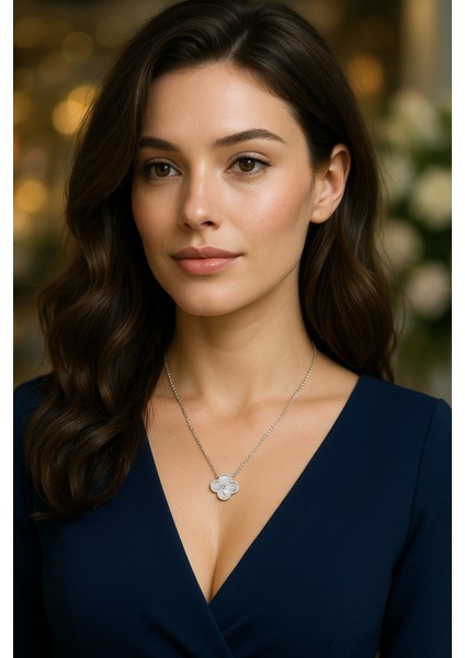 Spor Taşsız Yonca Kadın Gümüş Kolye fiyatları