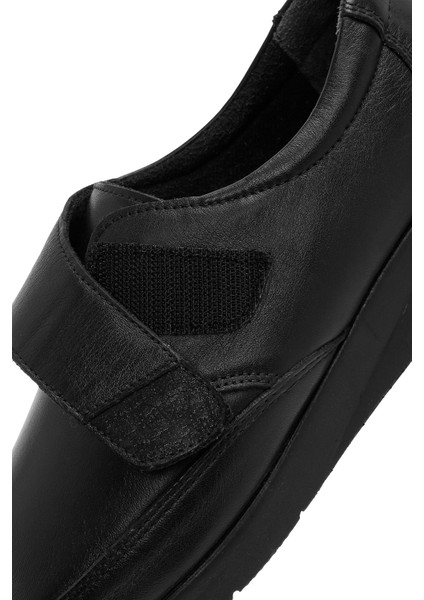 Kadın Siyah Kalın Tabanlı Deri Comfort Ayakkabı 25AFD500218