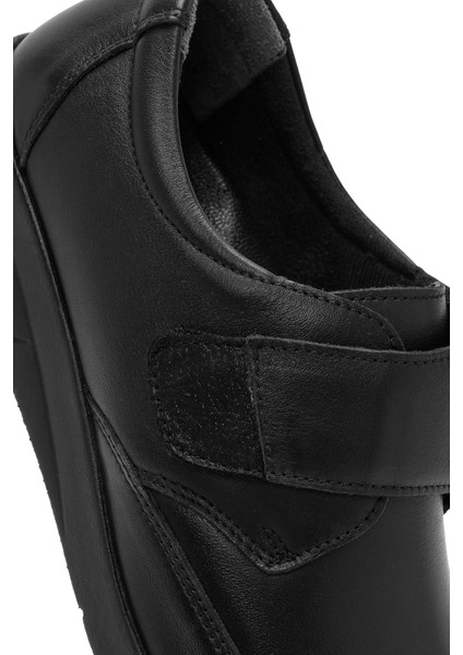 Kadın Siyah Kalın Tabanlı Deri Comfort Ayakkabı 25AFD500218