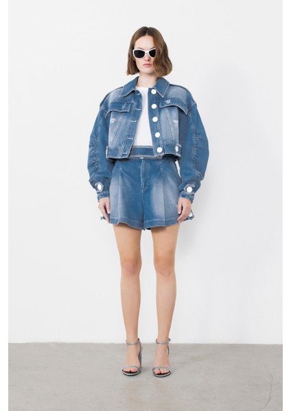 Apolet Detaylı Pilili Mini Jean Şort