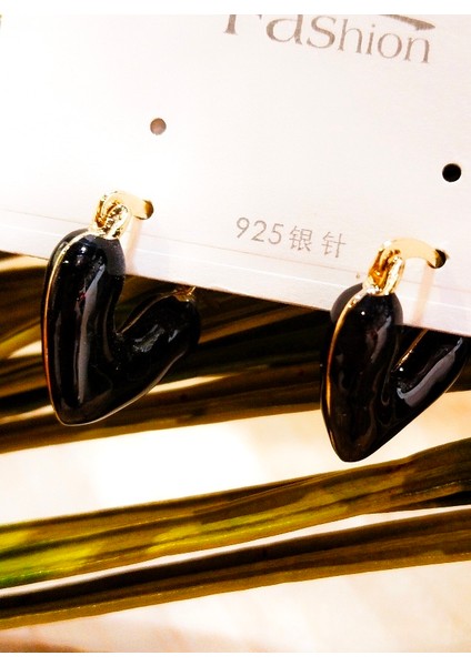 Lüks Figürlü Gösterişli Kalp Desenli Küpe fiyatları