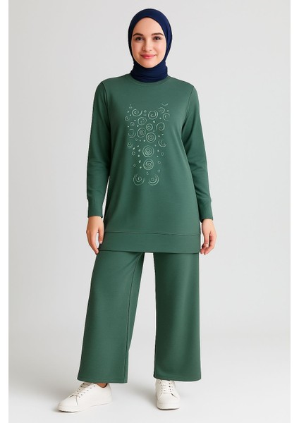 Kadın Yeşil Tesettür Giyim Zarif Önü Taş Detaylı ve Bisiklet Yakatunik & Pantolon Ikili Takım