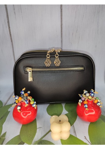 Üç Bölmeli Siyah Çapraz Çanta