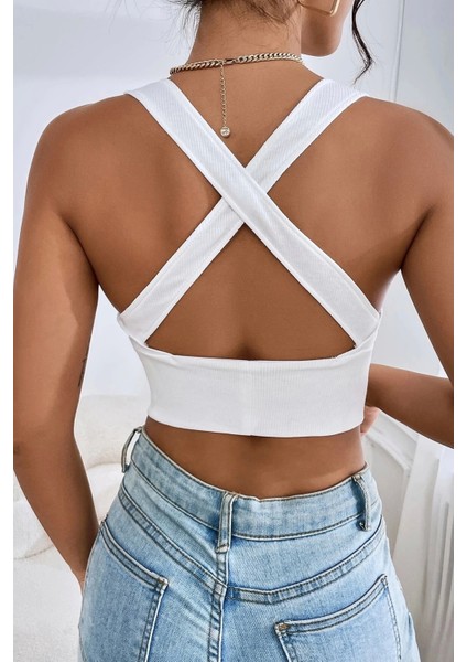 Siyah Crop Top ile Trendy ve Şık Bir Görünüm Yakalayın. fiyatları
