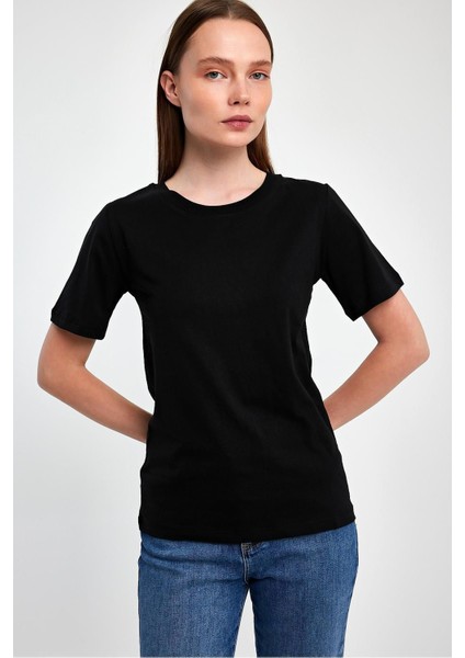 Kadın Sıfır Yaka T-Shırt modelleri