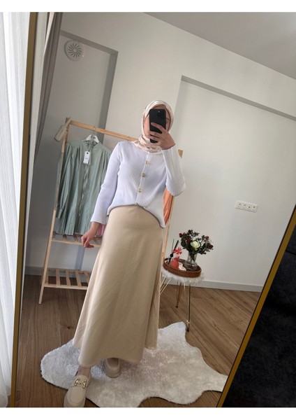 Kadın Etek Saten Bej modelleri