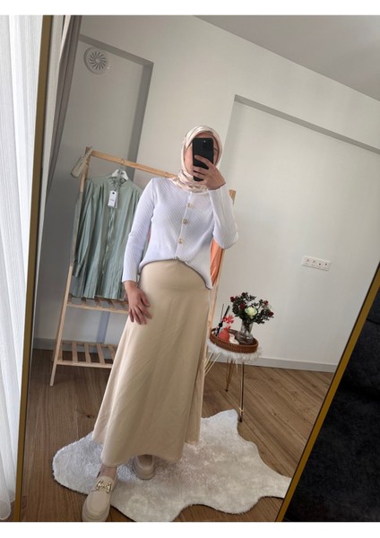 Kadın Etek Saten Bej fırsatları